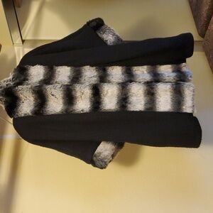 Chic Black and Gray Women's Faux Fur Cape Sz 1X